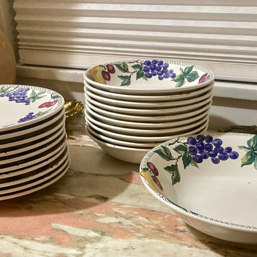 Cafe Classico dinnerware set - Picture 1 of 7